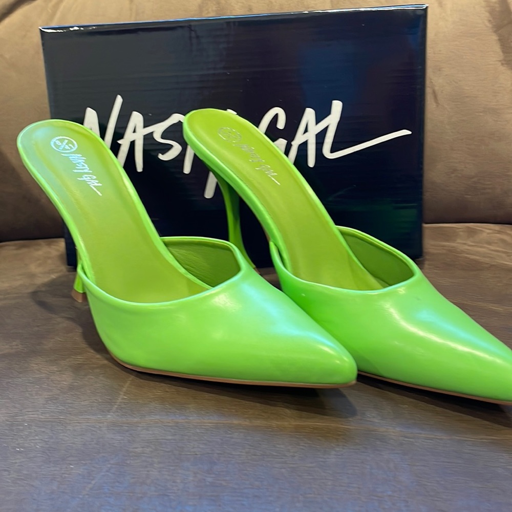 ☀️Lime green/ Chartreuse cute slip in pointed Nasty Gal heels ☀️ Brand New NWOT